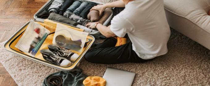 Toiletry bags, Soft Plastic Travel Makeup Cosmetic Bags, Zipper Closure Design, Waterproof Portable Carry on Bags 10